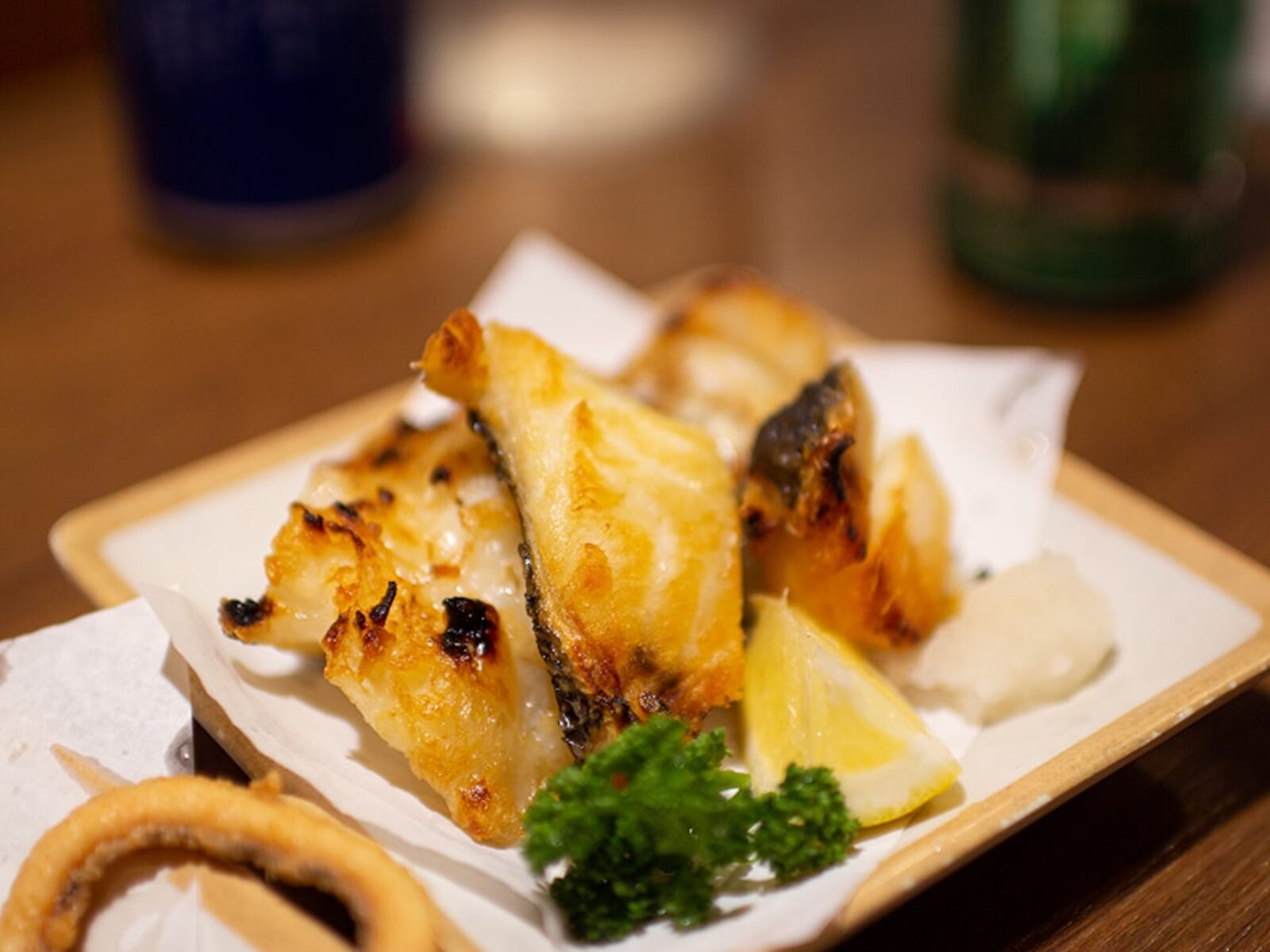 炭火で焼いた白身魚の塩焼きのイメージ